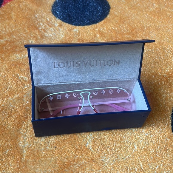 Louis Vuitton Sunglasses - Picture 6 of 6